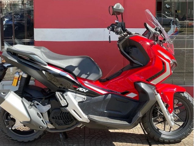 Carenados Moto Honda ADV160 2022-2024 - Rojo Negro